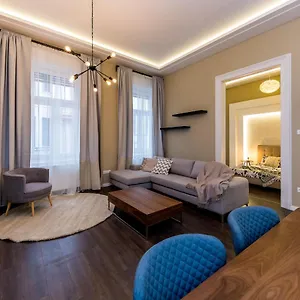 D.five Gold Apartment Budapest